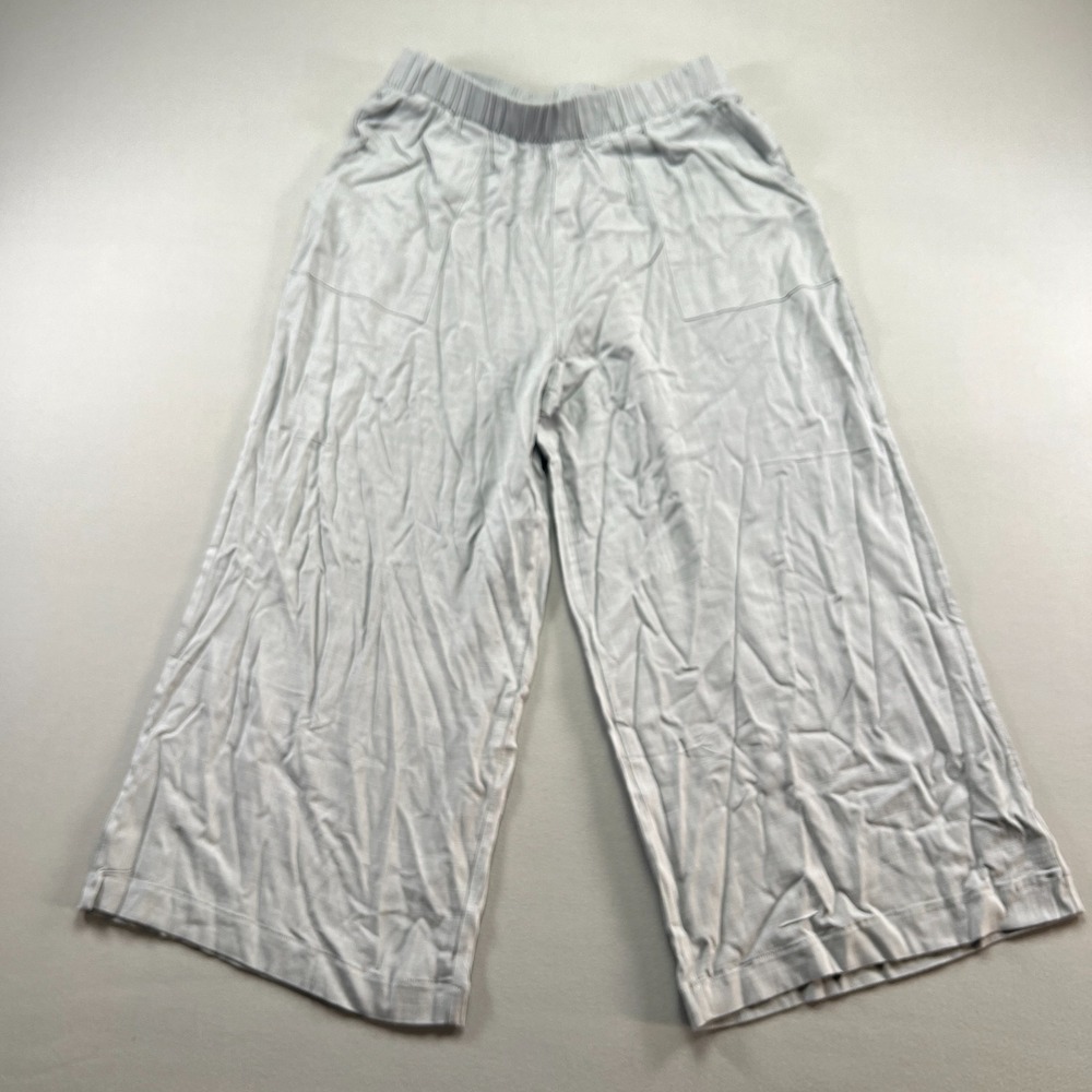LuLaRoe Justine Cropped Pants Womens Medium Gray Relaxed Fit Wide Leg Flat Front